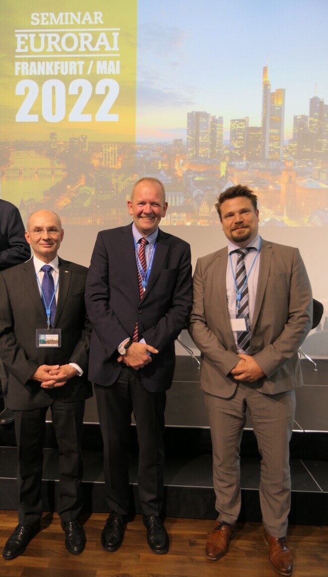 „EURORAI-Seminar in Frankfurt 2022“ - v. l. n. r.: Friedrich Pammer (Direktor LRH Oberösterreich), Walter Wallmann (Präsident RH Hessen),Werner Sedlak (Direktor Stadtrechnungshof Wien) © RH Hessen