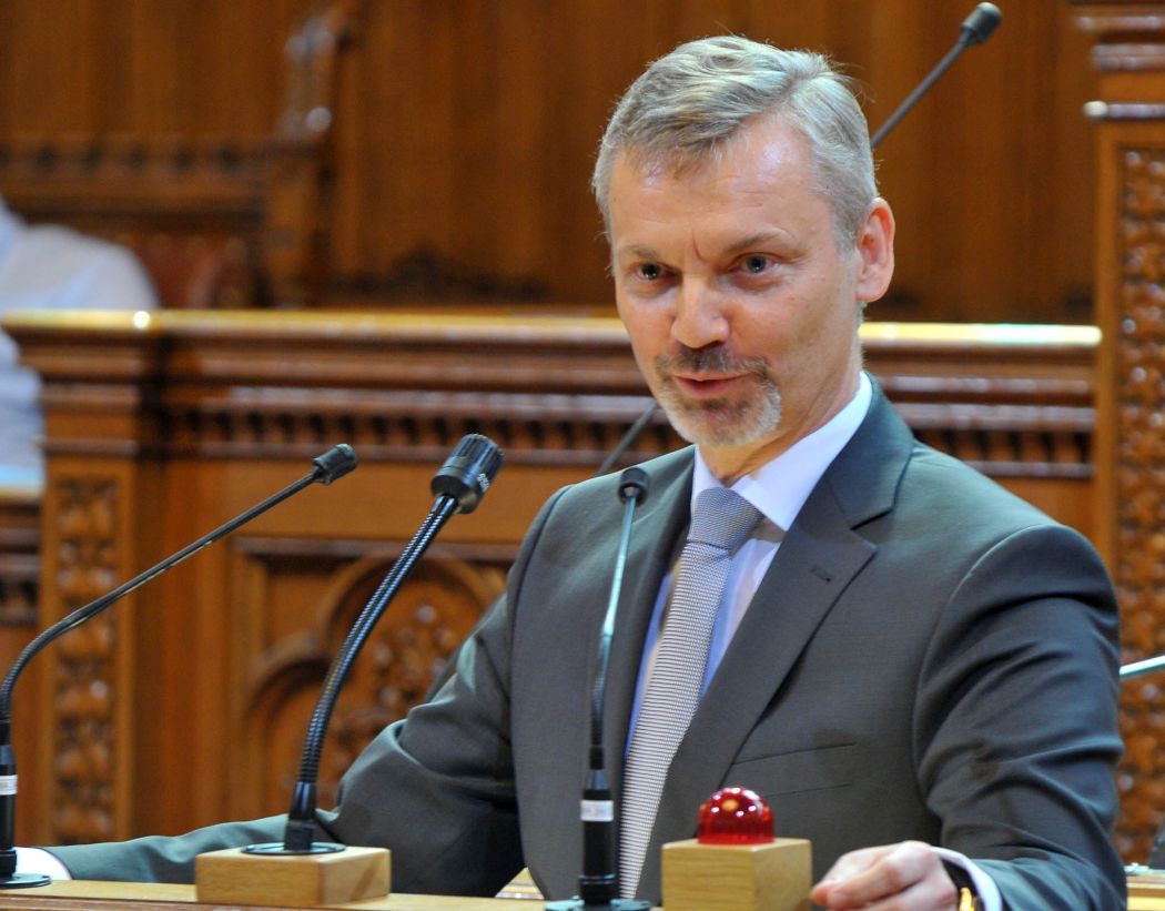 Direktor Pollak: Präsentation des Tätigkeitsberichtes (©Walter Schaub-Walzer/PID)