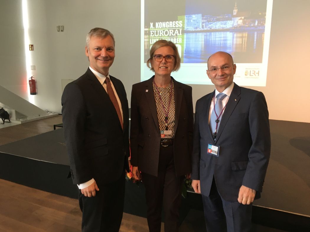 v.l.n.r.: Dr. Peter Pollak (StRH Wien), Dr.in Margit Kraker (Präsidentin Rechnungshof, Generalsekretärin der INTOSAI), Dr. Ing. Friedrich Pammer (LRH OÖ, Präsident der EURORAI) © Stadtrechnungshof Wien