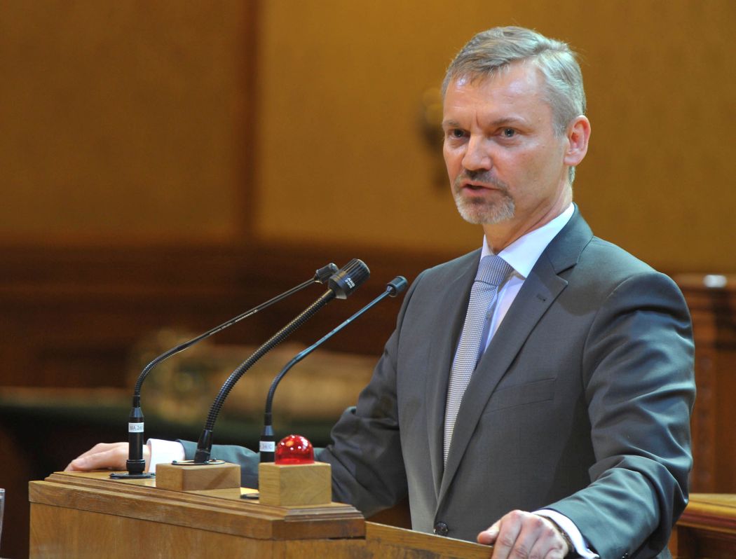 Direktor Pollak: Präsentation des Tätigkeitsberichtes (©Walter Schaub-Walzer/PID)