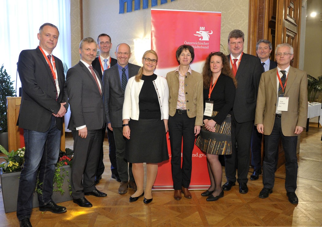 v.l.n.r.: Edinger, Pollak (Stadtrechnungshof Wien), Frank (Verfassungsgerichtshof), Weninger (Österreichischer Städtebund), Winter (Magistrat der Stadt Wien), König (Rechnungshof), Knorr-Kranvogel (Stadtrechnungshof Wien), Biwald (KDZ), Liposchek (Villach), Heftberger (Landesrechnungshof OÖ) © Walter Schaub-Walzer/PID